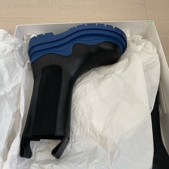 Bottega Veneta Tire Boots - Picture 5 of 8